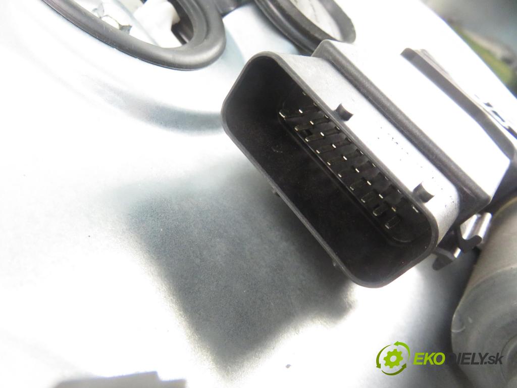 VW PASSAT B5 Variant (3B5) KOMBI 2000 85,00 1.9 TDI - AJM 1896,00 mechanismus oken PPE 3B4837752GJ ; 3B4837756D