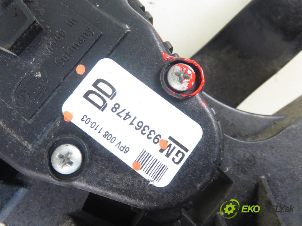 OPEL MERIVA A nadwozie wielkoprzestrzenne (MPV) (X03) HB 2005 92,00 1.8 - Z 18 XE 1796,00 Potenciometer plynu 93361478DD ; 6PV00811003 (Pedál)