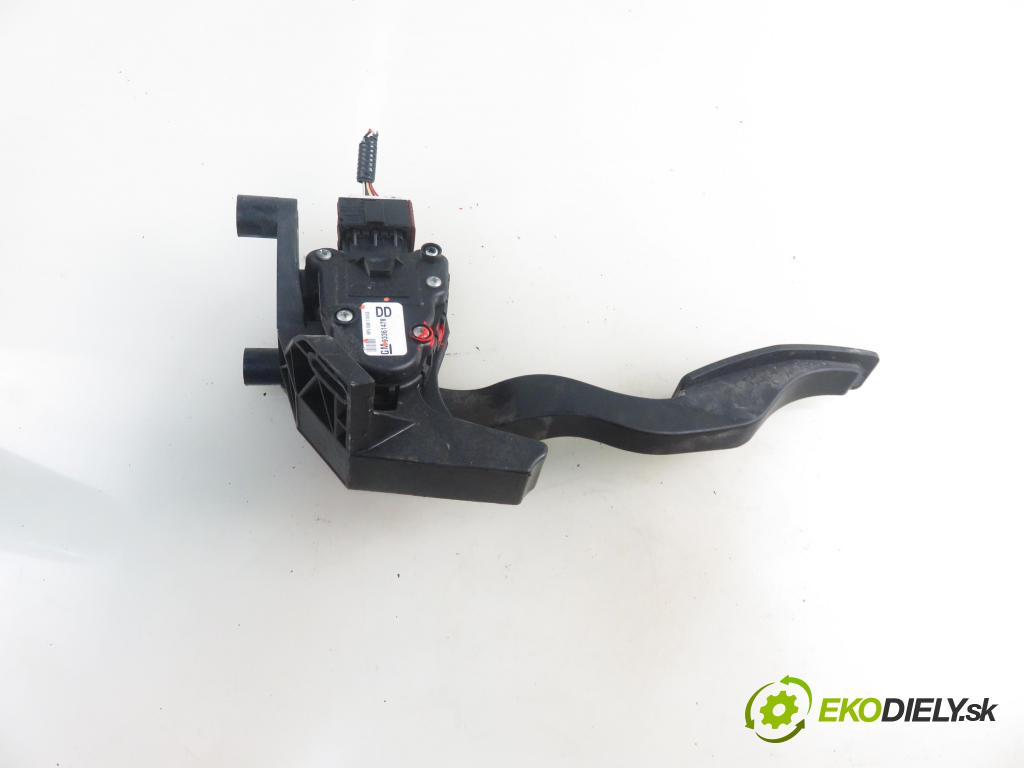 OPEL MERIVA A nadwozie wielkoprzestrzenne (MPV) (X03) HB 2005 92,00 1.8 - Z 18 XE 1796,00 Potenciometer plynu 93361478DD ; 6PV00811003 (Pedál)