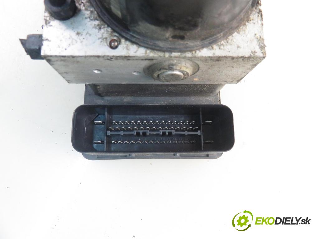 VW GOLF IV (1J1) HB 2001 77,00 1.6 16V - AUS 1598,00 pumpa ABS 1C0907379E ; 10096003133 ; 1J0614517E (Pumpy brzdové)