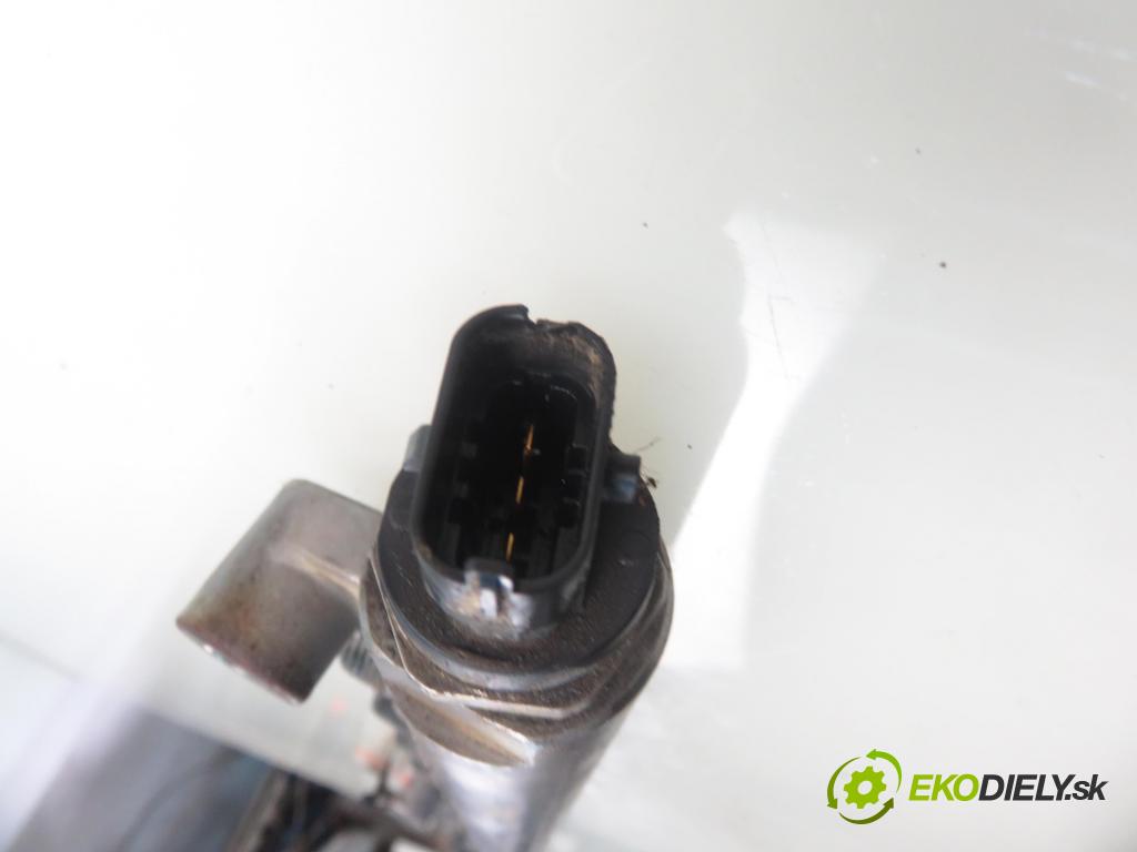 MAN TGX I CIĄGNIK SIODŁOWY 2014 353,00 18.480 - D 2676 LF 25 12419,00 Lišta vstrekovacia 51103116077 ; 0445226078 (Vstrekovacia lišta)