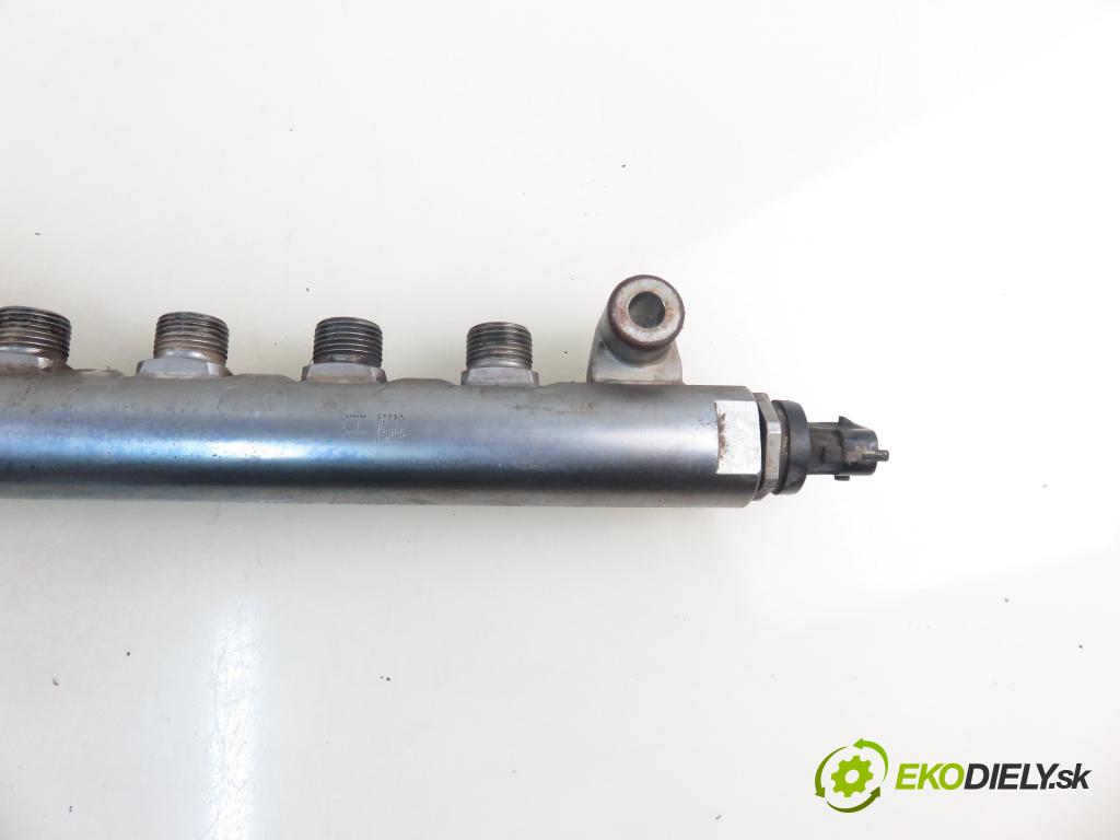 MAN TGX I CIĄGNIK SIODŁOWY 2014 353,00 18.480 - D 2676 LF 25 12419,00 Lišta vstrekovacia 51103116077 ; 0445226078 (Vstrekovacia lišta)