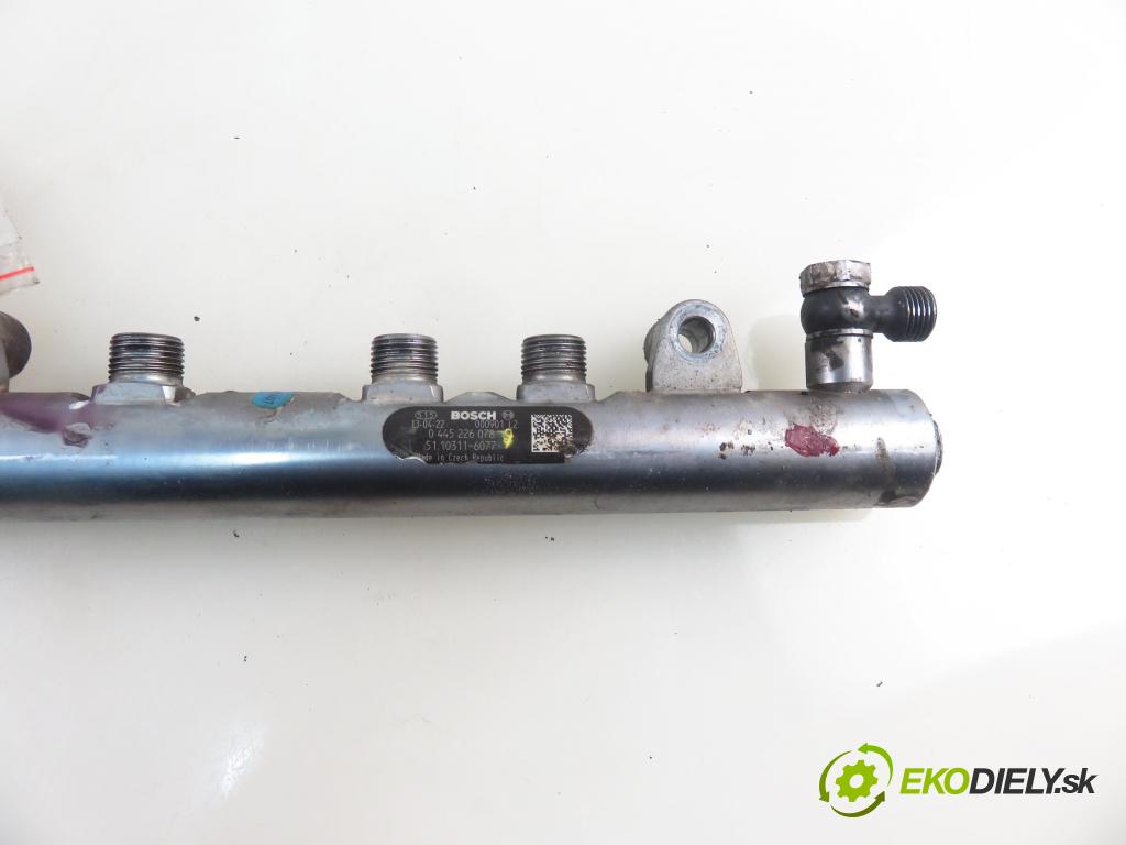 MAN TGX I CIĄGNIK SIODŁOWY 2014 353,00 18.480 - D 2676 LF 25 12419,00 Lišta vstrekovacia 51103116077 ; 0445226078 (Vstrekovacia lišta)