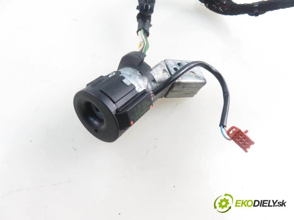 PEUGEOT 307 Break (3E) KOMBI 2003 80,00 1.6 16V - NFU (TU5JP4) 1587,00 spinačka 9648445180 (Spínacia skrinka a kľúč)