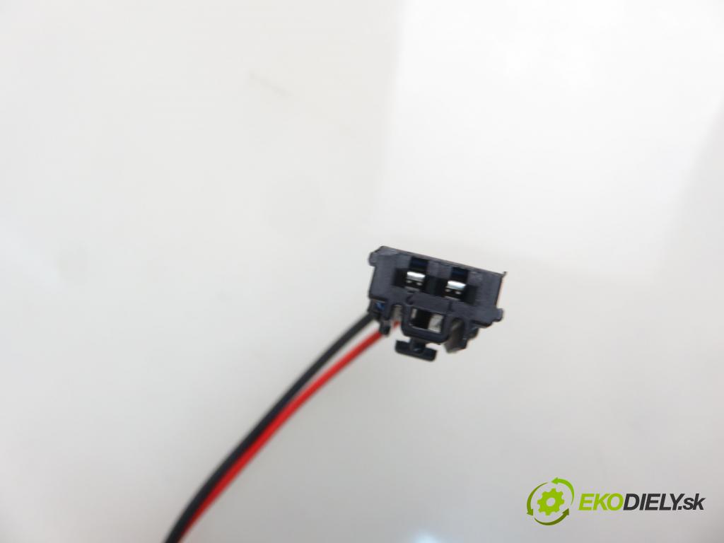 PEUGEOT 307 Break (3E) KOMBI 2003 80,00 1.6 16V - NFU (TU5JP4) 1587,00 spinačka 9648445180 (Spínacia skrinka a kľúč)