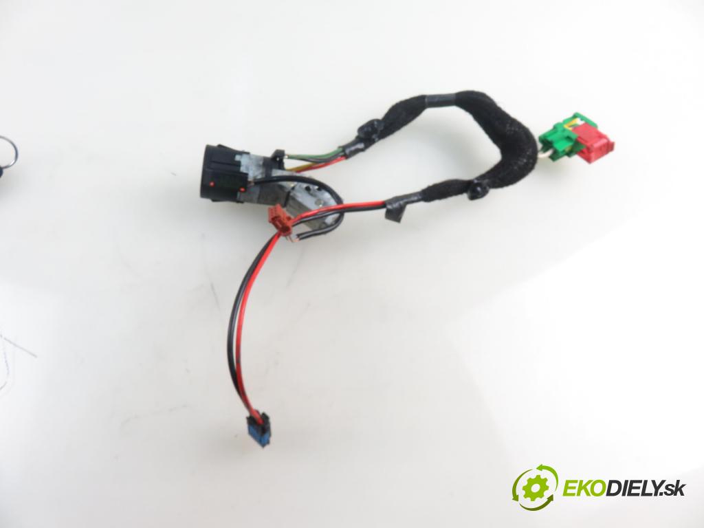 PEUGEOT 307 Break (3E) KOMBI 2003 80,00 1.6 16V - NFU (TU5JP4) 1587,00 spinačka 9648445180 (Spínacia skrinka a kľúč)