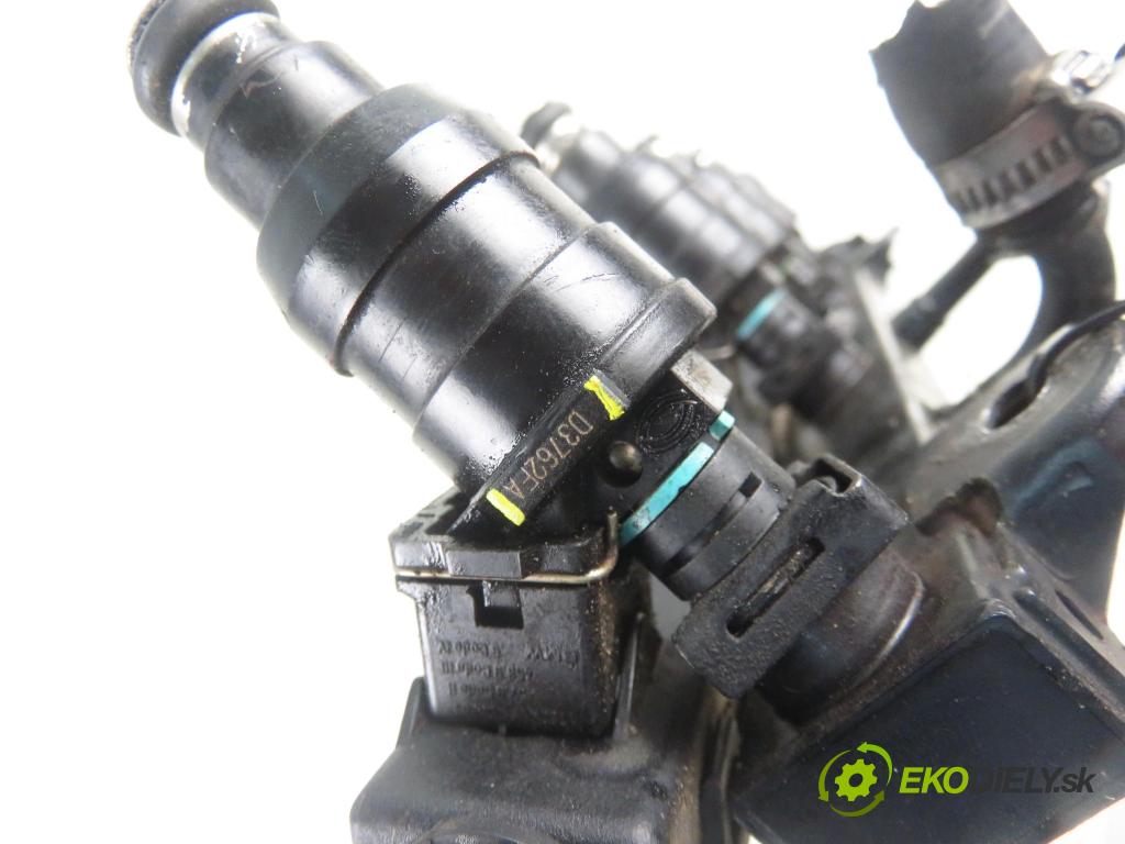 BMW 3 (E36) SEDAN 1995 75,00 316 i 102 - M43 B16 1596,00 Lišta vstrekovacia D3762FA ; 1731357 (Vstrekovacia lišta)