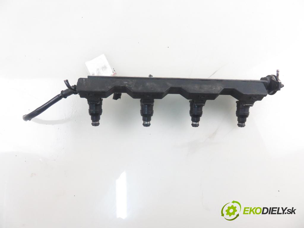 BMW 3 (E36) SEDAN 1995 75,00 316 i 102 - M43 B16 1596,00 Lišta vstrekovacia D3762FA ; 1731357 (Vstrekovacia lišta)