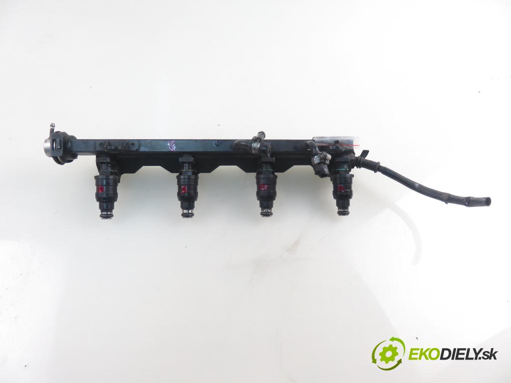 BMW 3 (E36) SEDAN 1995 75,00 316 i 102 - M43 B16 1596,00 Lišta vstrekovacia D3762FA ; 1731357 (Vstrekovacia lišta)