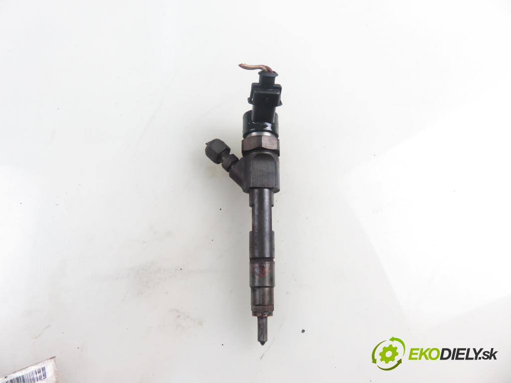 VOLVO V40 Kombi (645) KOMBI 2001 85,00 1.9 DI 116 - D 4192 T3 1870,00 vstrekovač 0445110021 ; 7700111014 (Vstrekovač paliva)