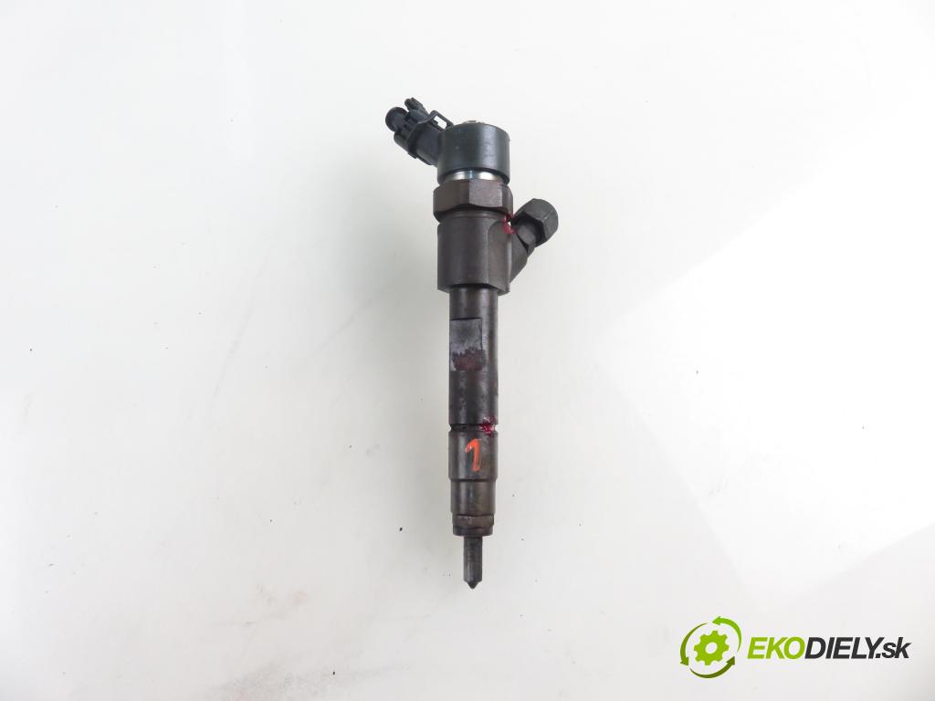VOLVO V40 Kombi (645) KOMBI 2001 85,00 1.9 DI 116 - D 4192 T3 1870,00 vstrekovač 0445110021 ; 7700111014 (Vstrekovač paliva)