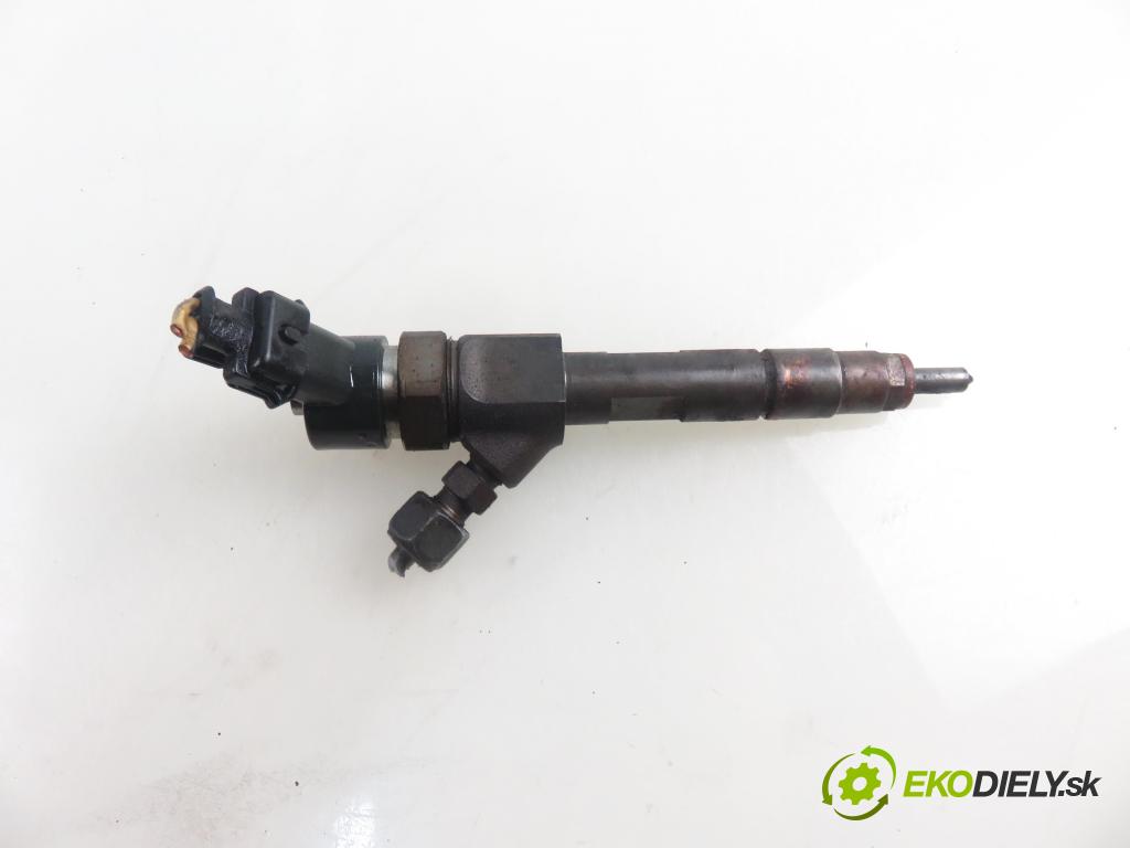 VOLVO V40 Kombi (645) KOMBI 2001 85,00 1.9 DI 116 - D 4192 T3 1870,00 vstrekovač 0445110021 ; 7700111014 (Vstrekovač paliva)
