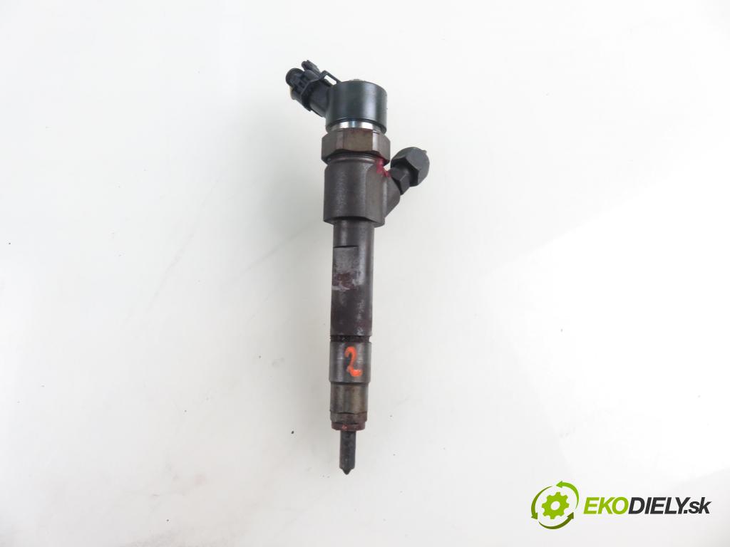 VOLVO V40 Kombi (645) KOMBI 2001 85,00 1.9 DI 116 - D 4192 T3 1870,00 vstrekovač 0445110021 ; 7700111014 (Vstrekovač paliva)