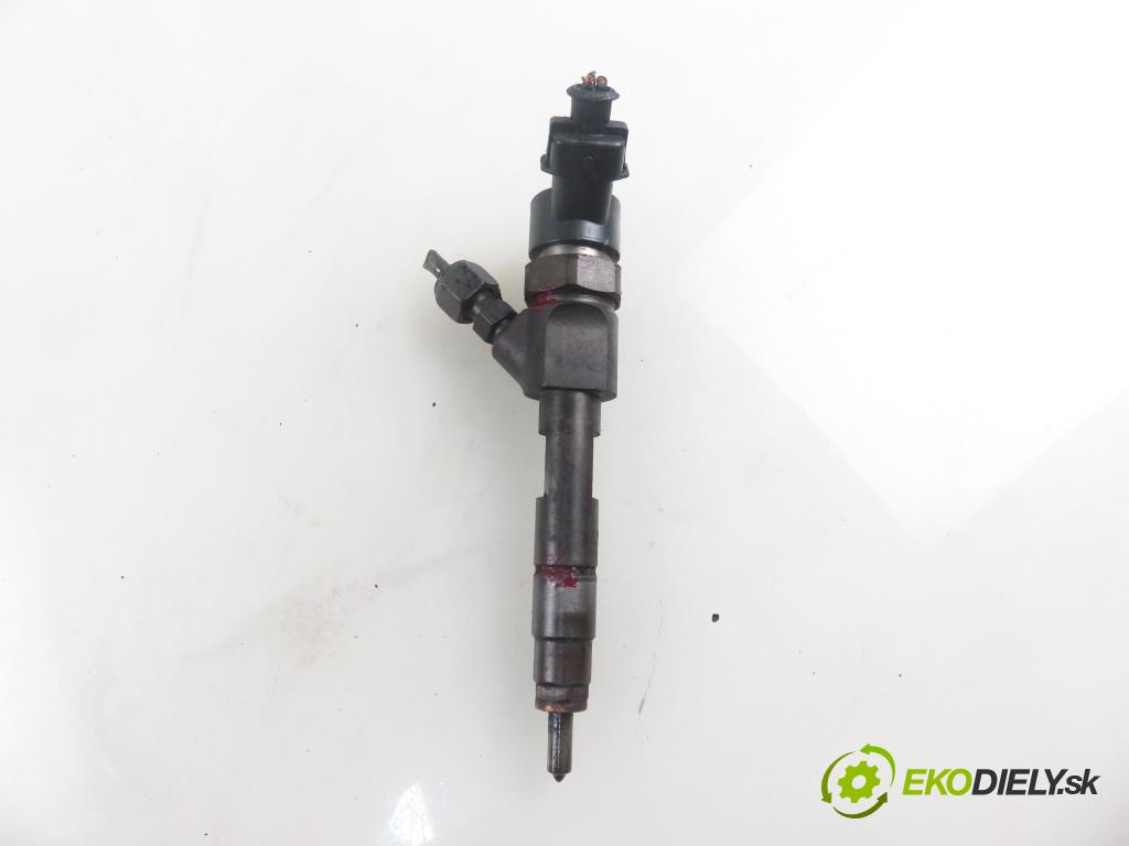 VOLVO V40 Kombi (645) KOMBI 2001 85,00 1.9 DI 116 - D 4192 T3 1870,00 vstrekovač 0445110021 ; 7700111014 (Vstrekovač paliva)
