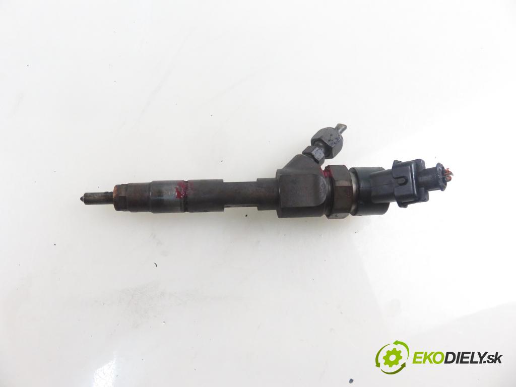VOLVO V40 Kombi (645) KOMBI 2001 85,00 1.9 DI 116 - D 4192 T3 1870,00 vstrekovač 0445110021 ; 7700111014 (Vstrekovač paliva)