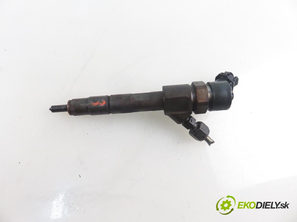 VOLVO V40 Kombi (645) KOMBI 2001 85,00 1.9 DI 116 - D 4192 T3 1870,00 vstrekovač 0445110021 ; 7700111014 (Vstrekovač paliva)