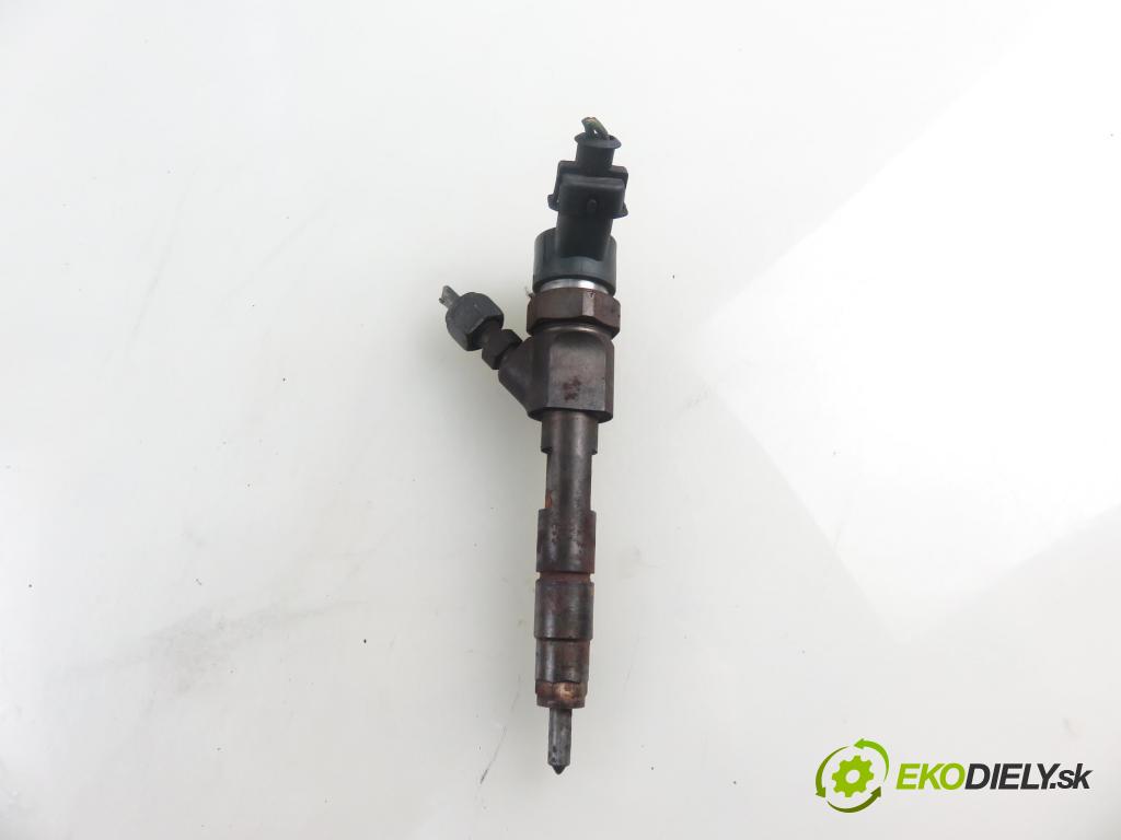 VOLVO V40 Kombi (645) KOMBI 2001 85,00 1.9 DI 116 - D 4192 T3 1870,00 vstrekovač 0445110021 ; 7700111014 (Vstrekovač paliva)