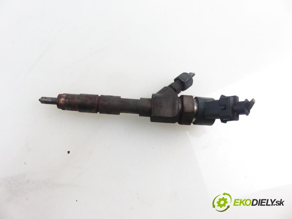VOLVO V40 Kombi (645) KOMBI 2001 85,00 1.9 DI 116 - D 4192 T3 1870,00 vstrekovač 0445110021 ; 7700111014 (Vstrekovač paliva)