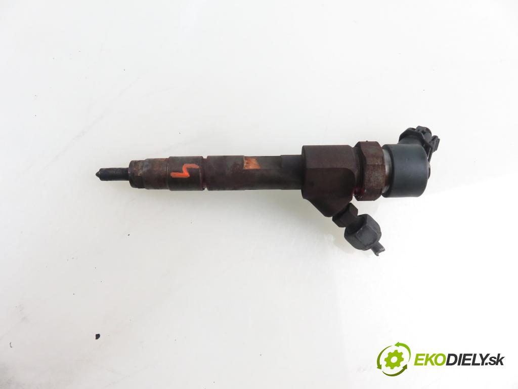 VOLVO V40 Kombi (645) KOMBI 2001 85,00 1.9 DI 116 - D 4192 T3 1870,00 vstrekovač 0445110021 ; 7700111014 (Vstrekovač paliva)