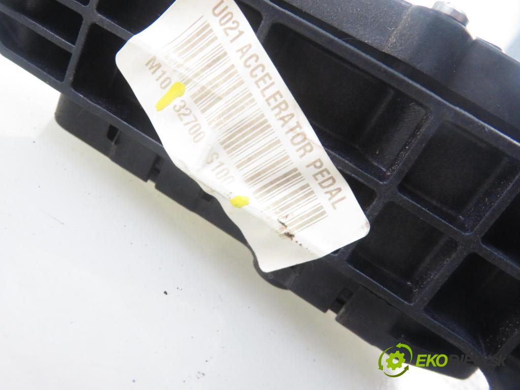 KIA SPORTAGE (SL) SUV 2012 100,00 2.0 CRDi 136 - D4HA 1995,00 Potenciometer plynu 327002S100 (Pedál)