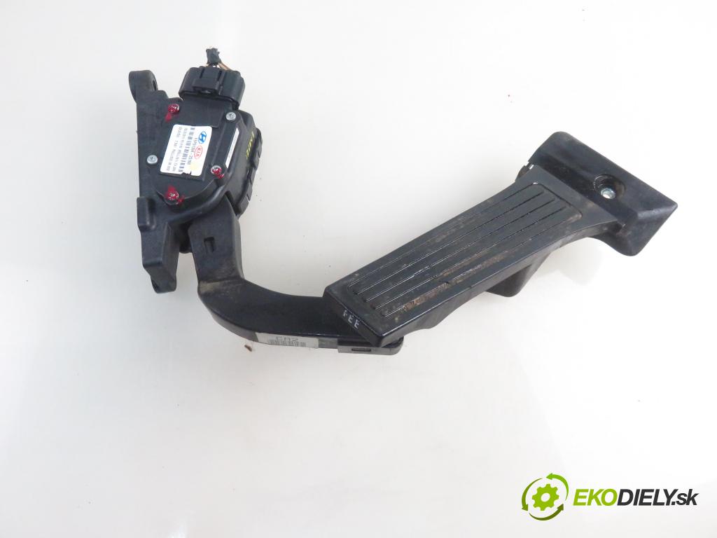 KIA SPORTAGE (SL) SUV 2012 100,00 2.0 CRDi 136 - D4HA 1995,00 Potenciometer plynu 327002S100 (Pedál)