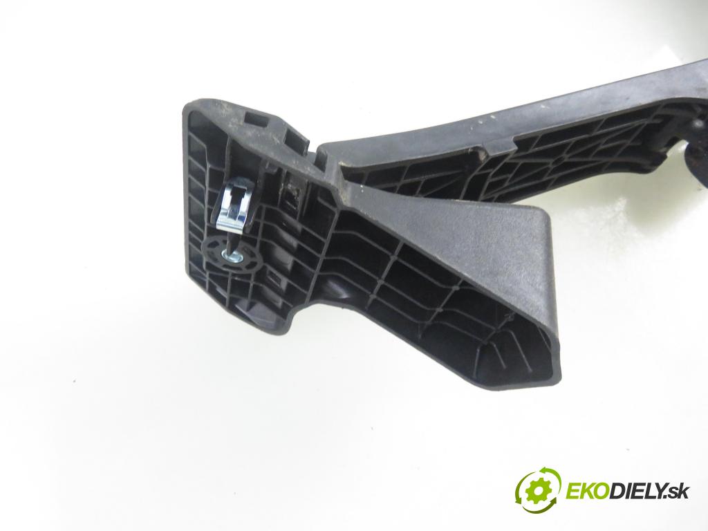 KIA SPORTAGE (SL) SUV 2012 100,00 2.0 CRDi 136 - D4HA 1995,00 Potenciometer plynu 327002S100 (Pedál)