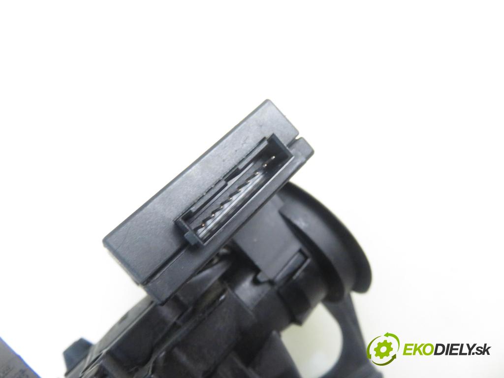 OPEL MERIVA A nadwozie wielkoprzestrzenne (MPV) (X03) HB 2004 74,00 1.7 CDTI 100 - Z 17 DTH 1686,00 spinačka 90589313 (Spínacia skrinka a kľúč)