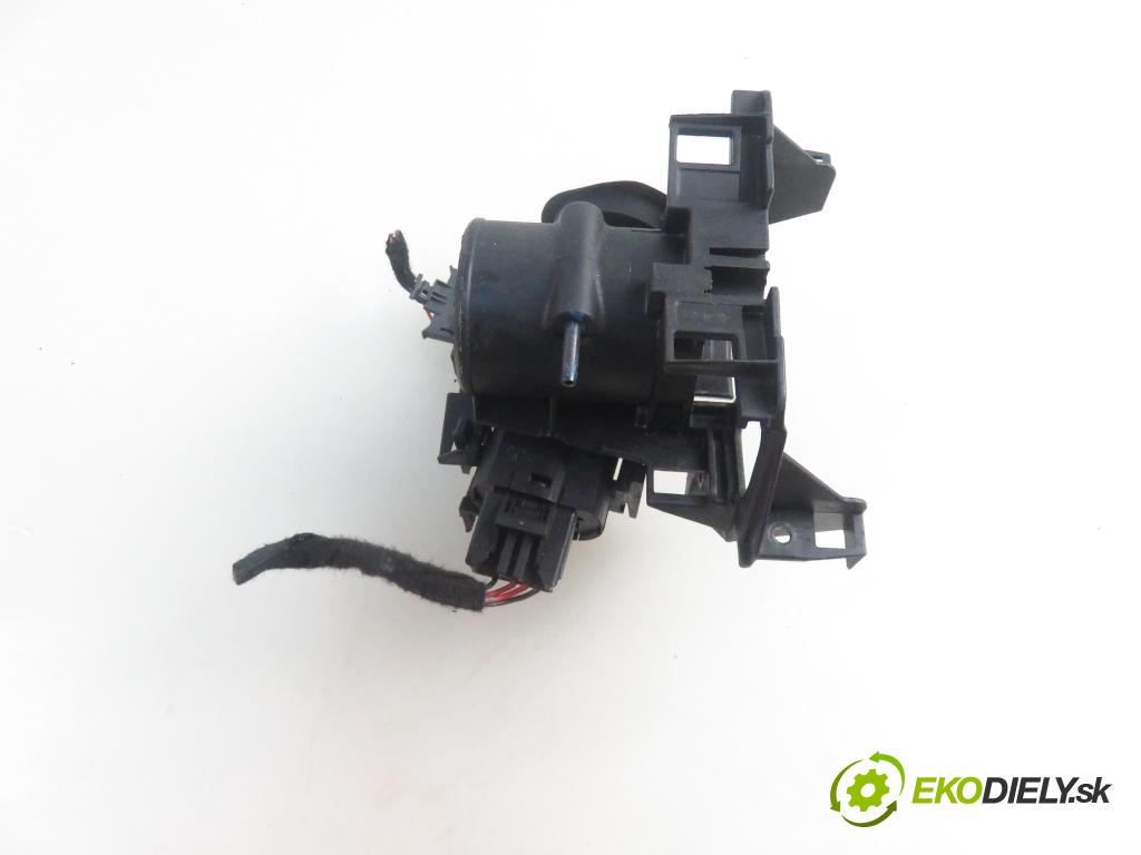 OPEL MERIVA A nadwozie wielkoprzestrzenne (MPV) (X03) HB 2004 74,00 1.7 CDTI 100 - Z 17 DTH 1686,00 spinačka 90589313 (Spínacia skrinka a kľúč)