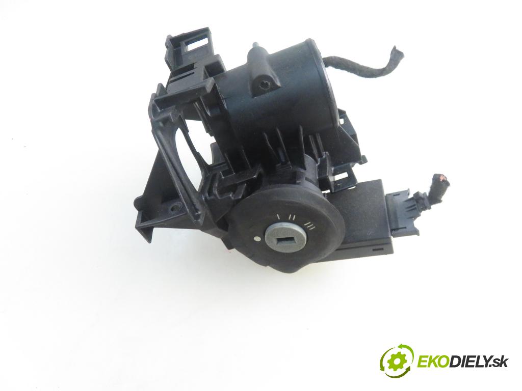 OPEL MERIVA A nadwozie wielkoprzestrzenne (MPV) (X03) HB 2004 74,00 1.7 CDTI 100 - Z 17 DTH 1686,00 spinačka 90589313 (Spínacia skrinka a kľúč)