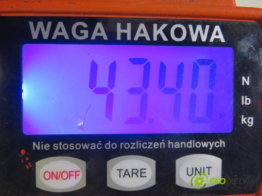VW PASSAT B3/B4 Variant (3A5, 35I) KOMBI 1995 66,00 1.9 TDI - 1Z 1896,00 výztuha zadní část ABS 