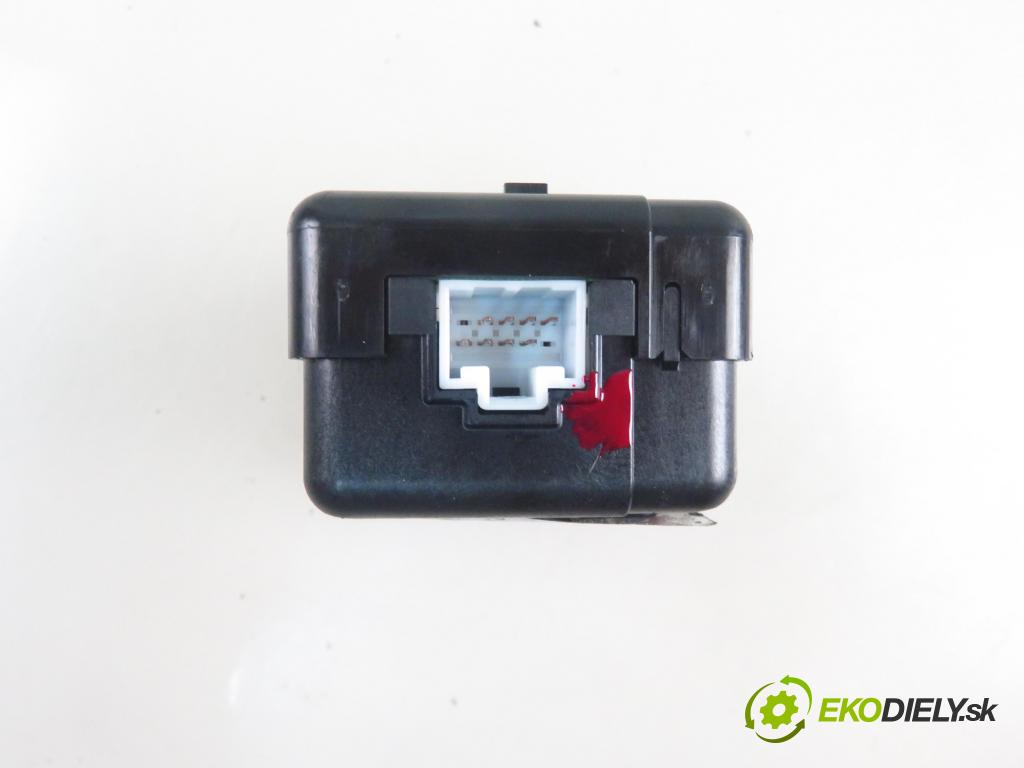 KIA SPORTAGE (SL) SUV 2012 100,00 2.0 CRDi 136 - D4HA 1995,00 spinačka 954903W000 (Spínacia skrinka a kľúč)