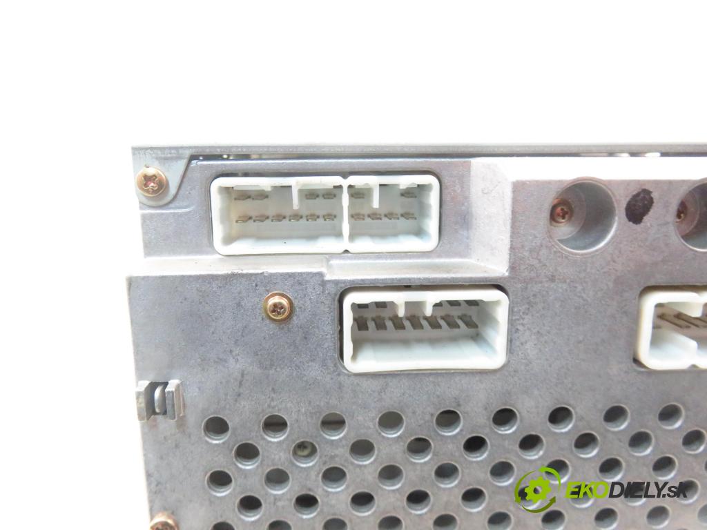 TOYOTA COROLLA (_E12_) HB 2003 66,00 2.0 D-4D 1995,00 RADIO CD 861200226