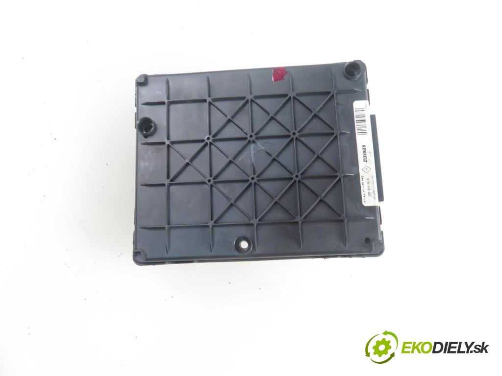 RENAULT SCENIC I (JA0/1_) CROSSOVER 2001 74,00 1.9 dCi RX4 - F9Q 748 1870,00 MODUL BSI 8200033521B ; S108502710E