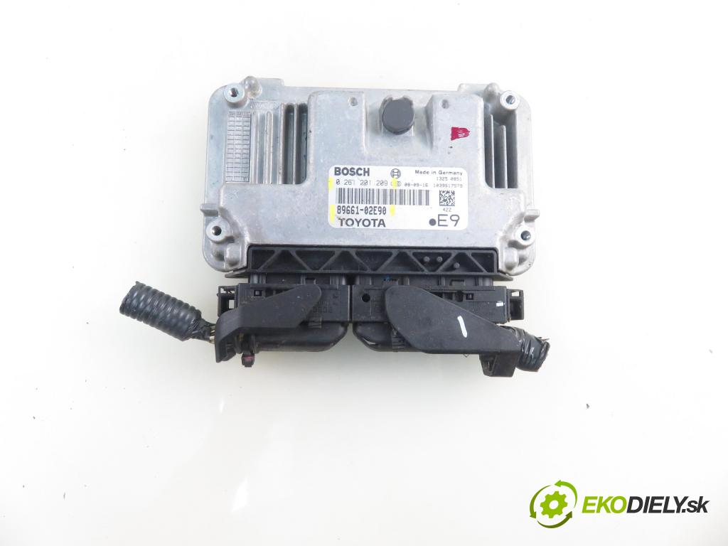 TOYOTA AURIS (_E15_) HB 2008 71,00 1.4 (ZZE150_) 97 - 4ZZ-FE 1398,00 Riadiaca jednotka Motor 8966102E90 ; 0261201209
