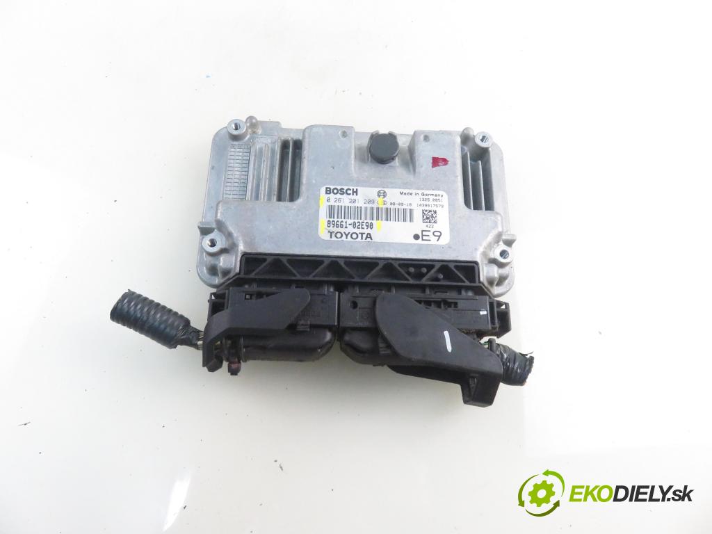 TOYOTA AURIS (_E15_) HB 2008 71,00 1.4 (ZZE150_) 97 - 4ZZ-FE 1398,00 Riadiaca jednotka Motor 8966102E90 ; 0261201209