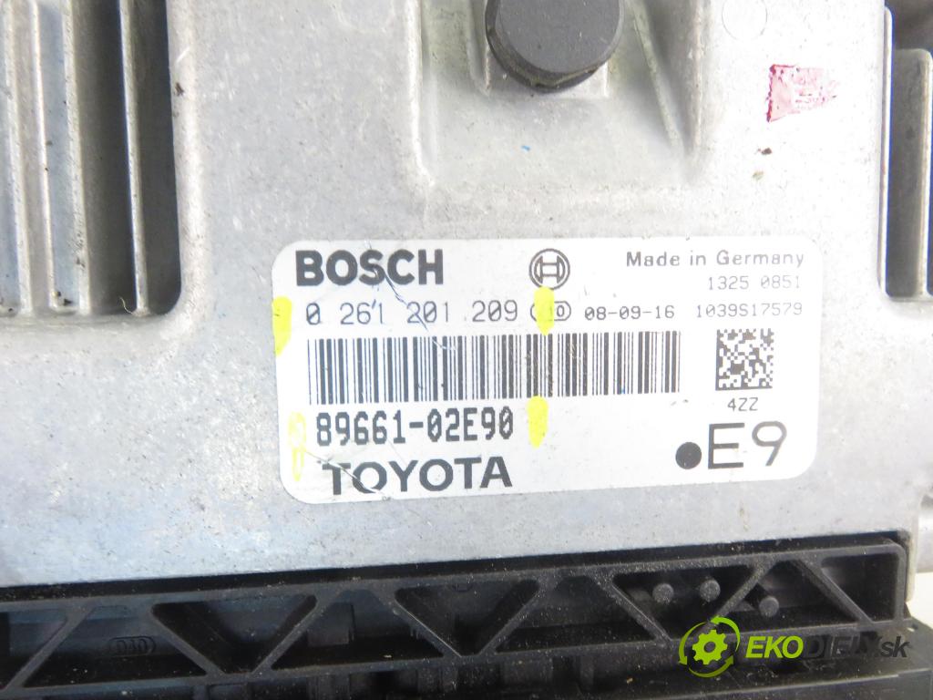 TOYOTA AURIS (_E15_) HB 2008 71,00 1.4 (ZZE150_) 97 - 4ZZ-FE 1398,00 Riadiaca jednotka Motor 8966102E90 ; 0261201209