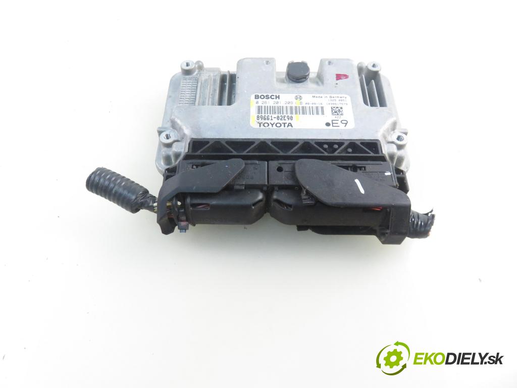 TOYOTA AURIS (_E15_) HB 2008 71,00 1.4 (ZZE150_) 97 - 4ZZ-FE 1398,00 Riadiaca jednotka Motor 8966102E90 ; 0261201209