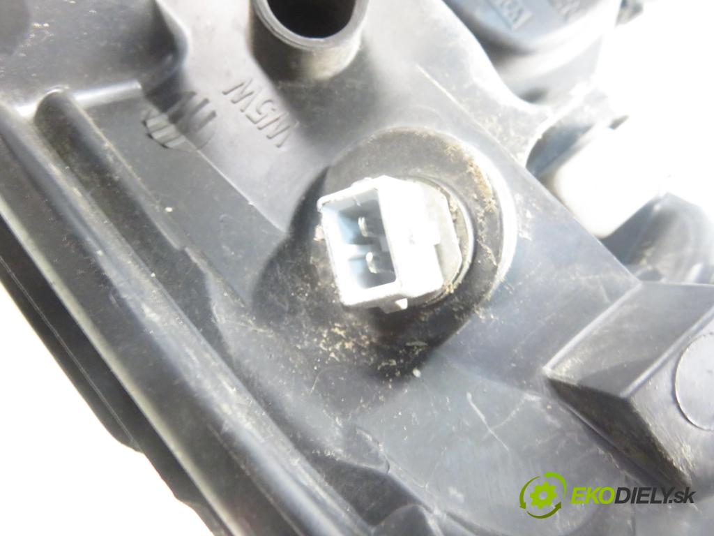 RENAULT SCENIC I (JA0/1_) CROSSOVER 2001 74,00 1.9 dCi RX4 - F9Q 748 1870,00 světlo LP 7700432094 ; 7701047606