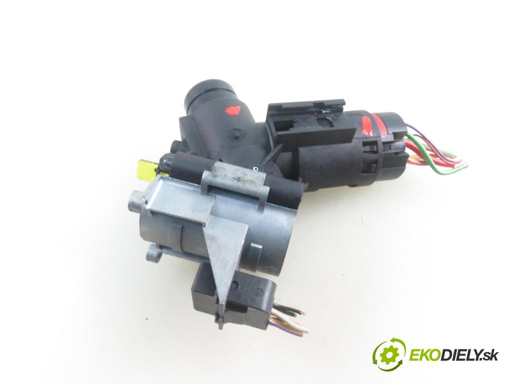 MERCEDES-BENZ KLASA A (W168) HB 2002 75,00 1.6 102 A 160  M 166.960 1598,00 spinačka  (Spínacia skrinka a kľúč)