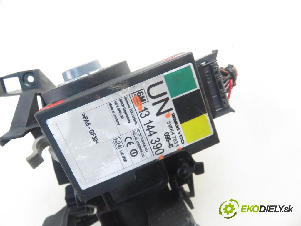 OPEL MERIVA A nadwozie wielkoprzestrzenne (MPV) (X03) MINIVAN 2006 55,00 1.3 CDTI - Z 13 DTJ 1248,00 spinačka 13144390 ; 5WK47631 (Spínacia skrinka a kľúč)