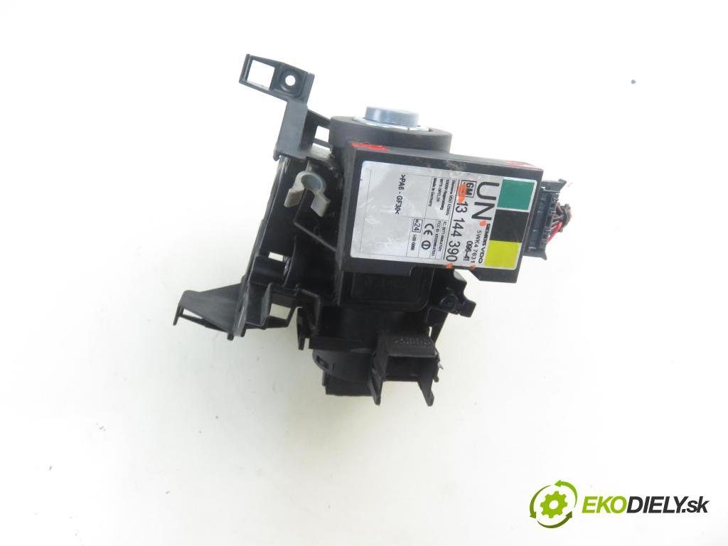 OPEL MERIVA A nadwozie wielkoprzestrzenne (MPV) (X03) MINIVAN 2006 55,00 1.3 CDTI - Z 13 DTJ 1248,00 spinačka 13144390 ; 5WK47631 (Spínacia skrinka a kľúč)