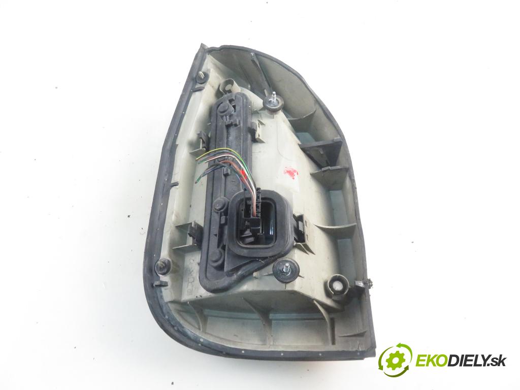 OPEL ZAFIRA A Nadwozie Wielkopojemne (MPV) (T98)  MINIVAN 2000 60,00 2.0 DI - X 20 DTL 1995,00 Svetlo pravé zadné 