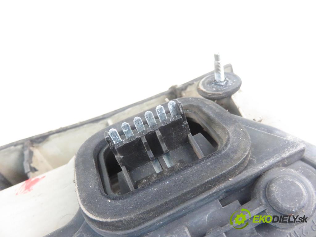 OPEL ZAFIRA A Nadwozie Wielkopojemne (MPV) (T98) MINIVAN 2000 60,00 2.0 DI - X 20 DTL 1995,00 Svetlo pravé zadné