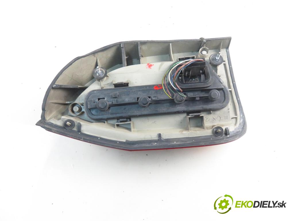 OPEL ZAFIRA A Nadwozie Wielkopojemne (MPV) (T98) MINIVAN 2000 60,00 2.0 DI - X 20 DTL 1995,00 Svetlo pravé zadné