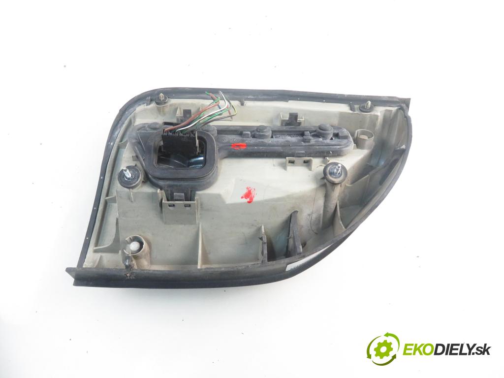 OPEL ZAFIRA A Nadwozie Wielkopojemne (MPV) (T98) MINIVAN 2000 60,00 2.0 DI - X 20 DTL 1995,00 Svetlo pravé zadné