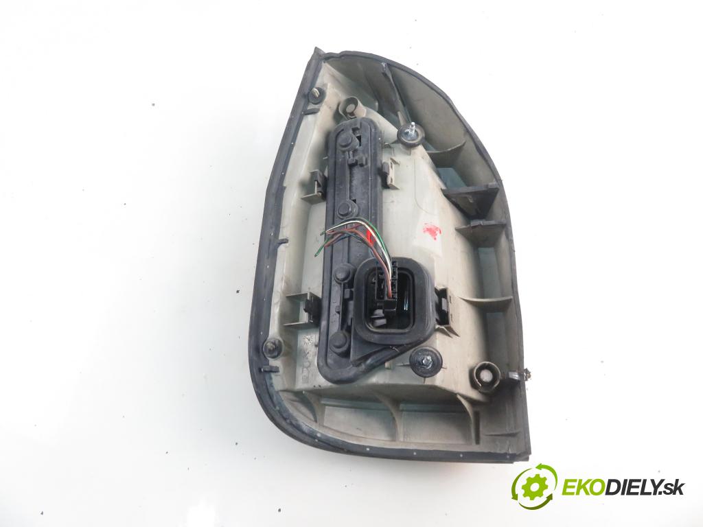 OPEL ZAFIRA A Nadwozie Wielkopojemne (MPV) (T98) MINIVAN 2000 60,00 2.0 DI - X 20 DTL 1995,00 Svetlo pravé zadné