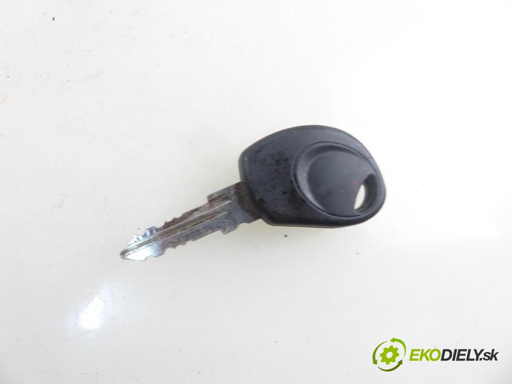 IVECO DAILY III skrzynia FURGON 2002 78,00 35 S 11 V,35 C 11 V - 8140.43C 2798,00 spinačka  (Spínacia skrinka a kľúč)