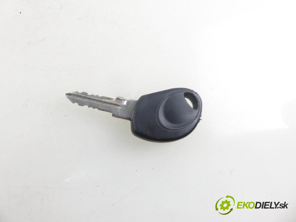 IVECO DAILY III skrzynia FURGON 2002 78,00 35 S 11 V,35 C 11 V - 8140.43C 2798,00 spinačka  (Spínacia skrinka a kľúč)