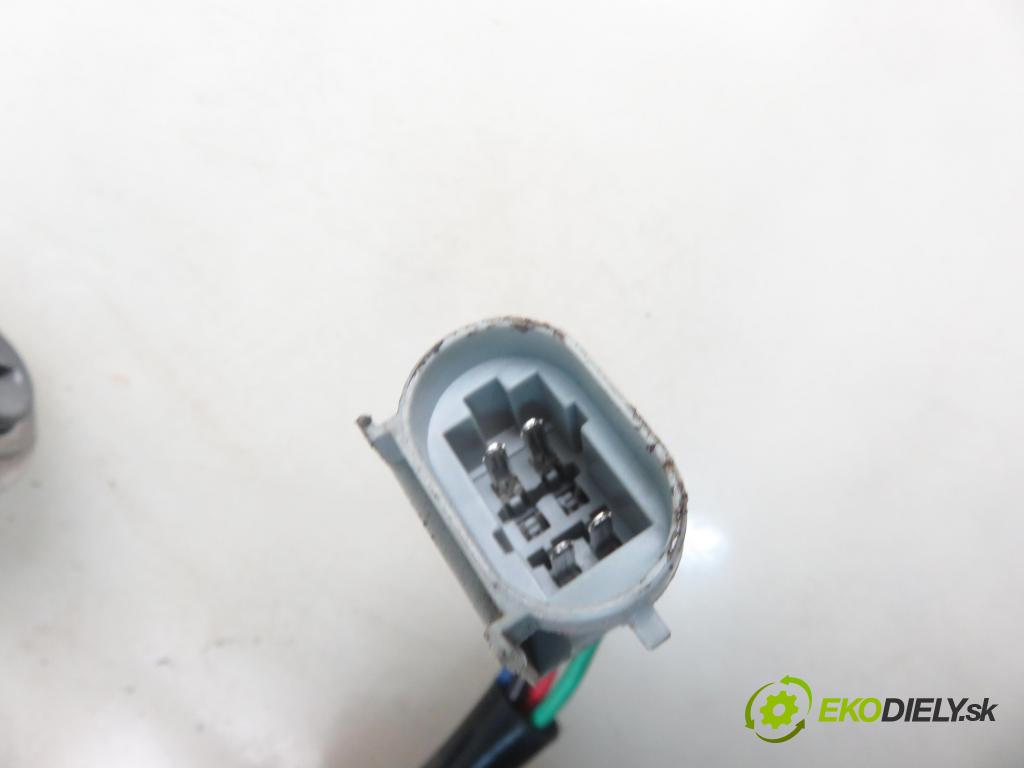 IVECO DAILY III skrzynia FURGON 2002 78,00 35 S 11 V,35 C 11 V - 8140.43C 2798,00 spinačka  (Spínacia skrinka a kľúč)