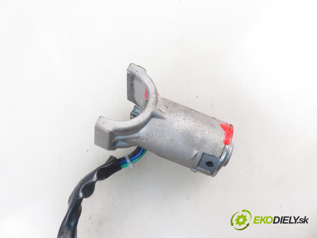 IVECO DAILY III skrzynia FURGON 2002 78,00 35 S 11 V,35 C 11 V - 8140.43C 2798,00 spinačka  (Spínacia skrinka a kľúč)